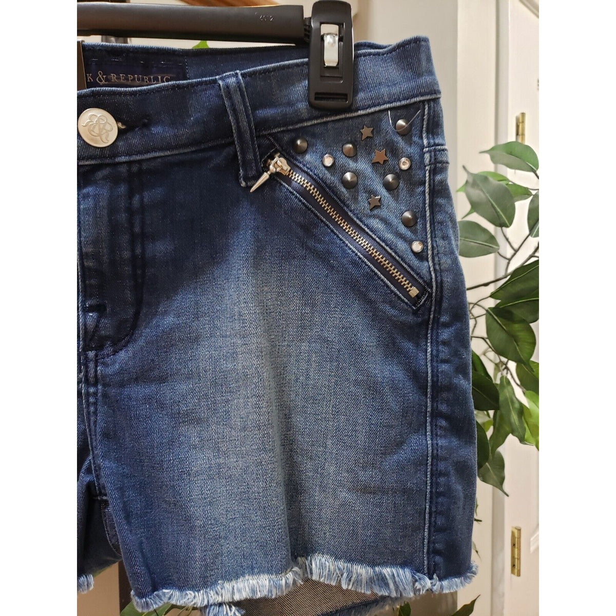 Rock & Republic Womens Lala Blue Denim Studded Cotton Straight Leg Shorts Size 8