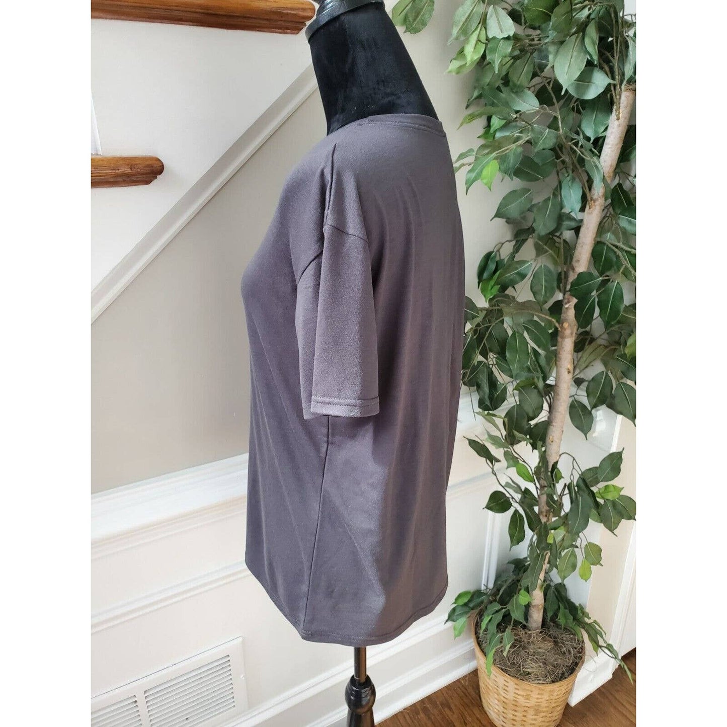 SHEIN Women's Gray Polyester Crew Neck Short Sleeve Casual Top Shirt Size Medium