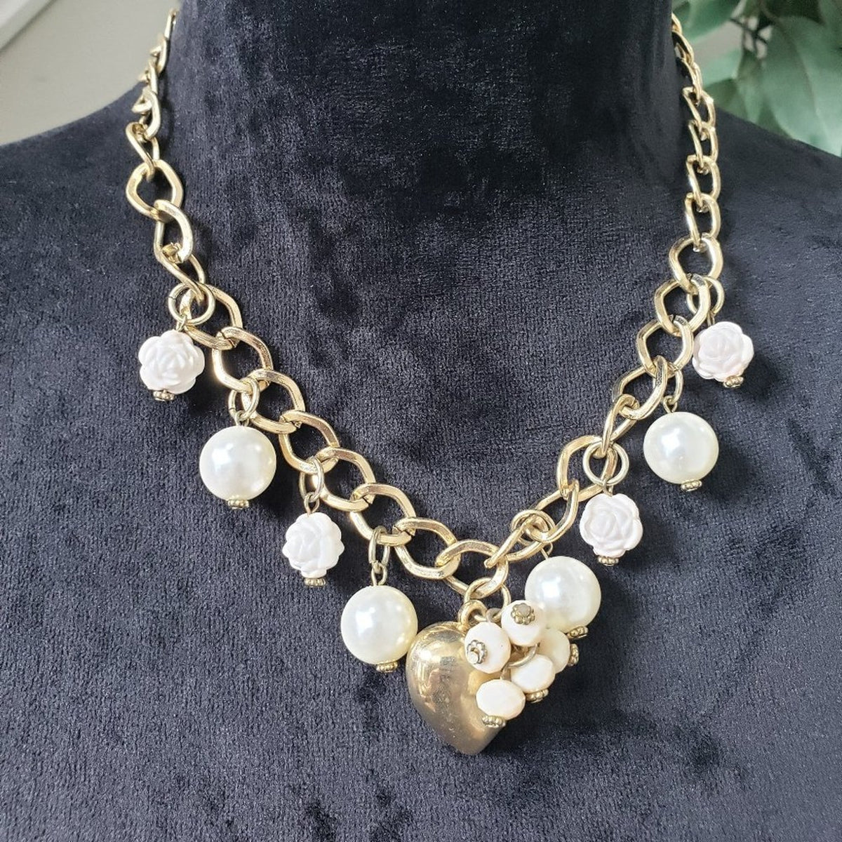 Womens Fashion Round Pearl Beads White Flower Gold Tone Heart Pendant Necklace