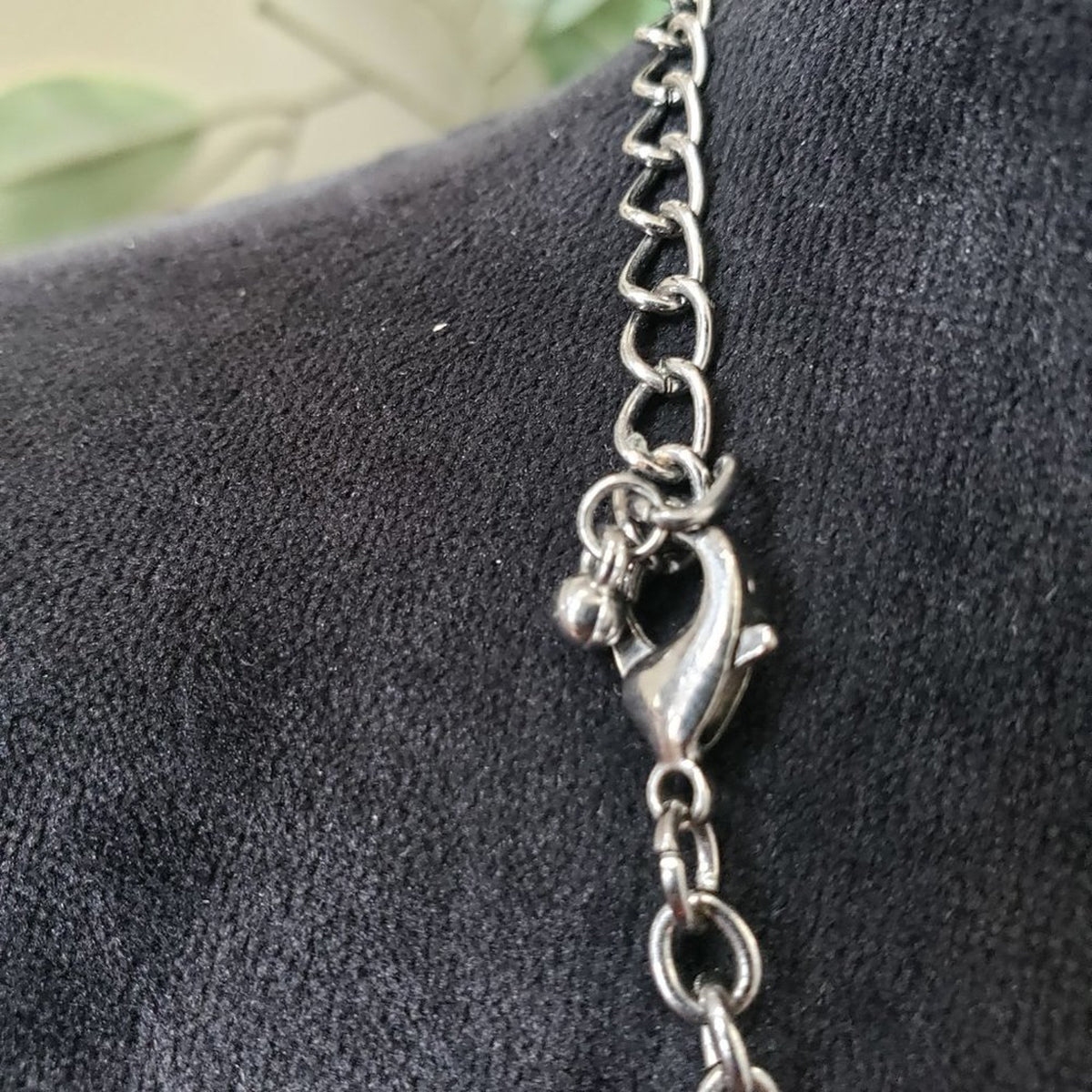 Vintage Womens Silver Plated Crystals Collar Necklace with Lobster Clasp