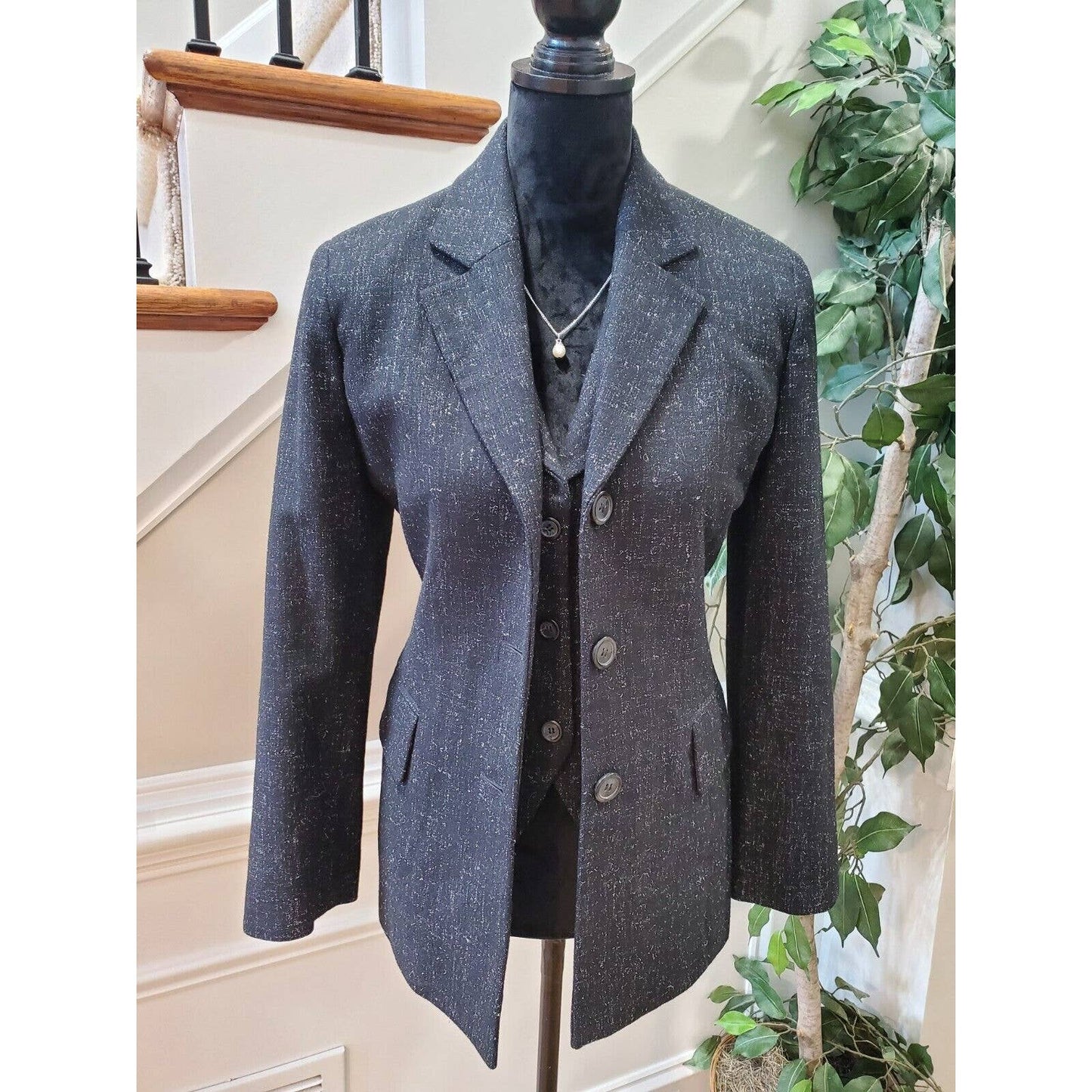 Women's Black Polyester Long Sleeve Single Breasted Fitted Vest & Blazer Medium