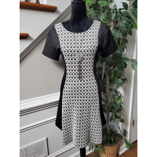 Nina Leonard Women's Black & White Round Neck Short Sleeve Knee Length Dress L