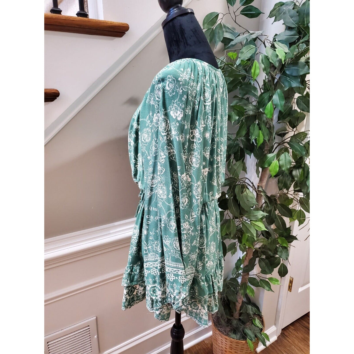 Skylar + Madison Women's Green Floral Rayon Round Neck Long Sleeve Knee Length M