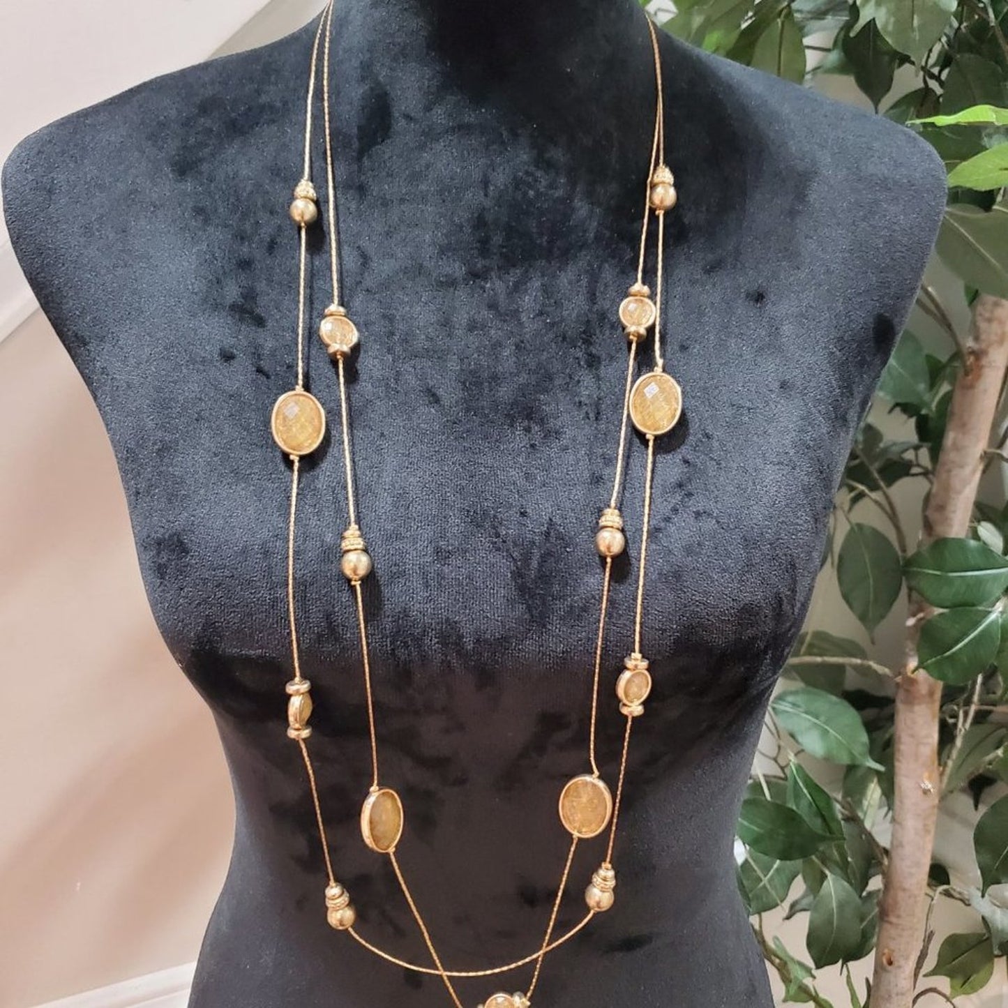 C 1946 Women's Gold Tone Beaded Double Strand Chain Fashion Jewelry Necklace