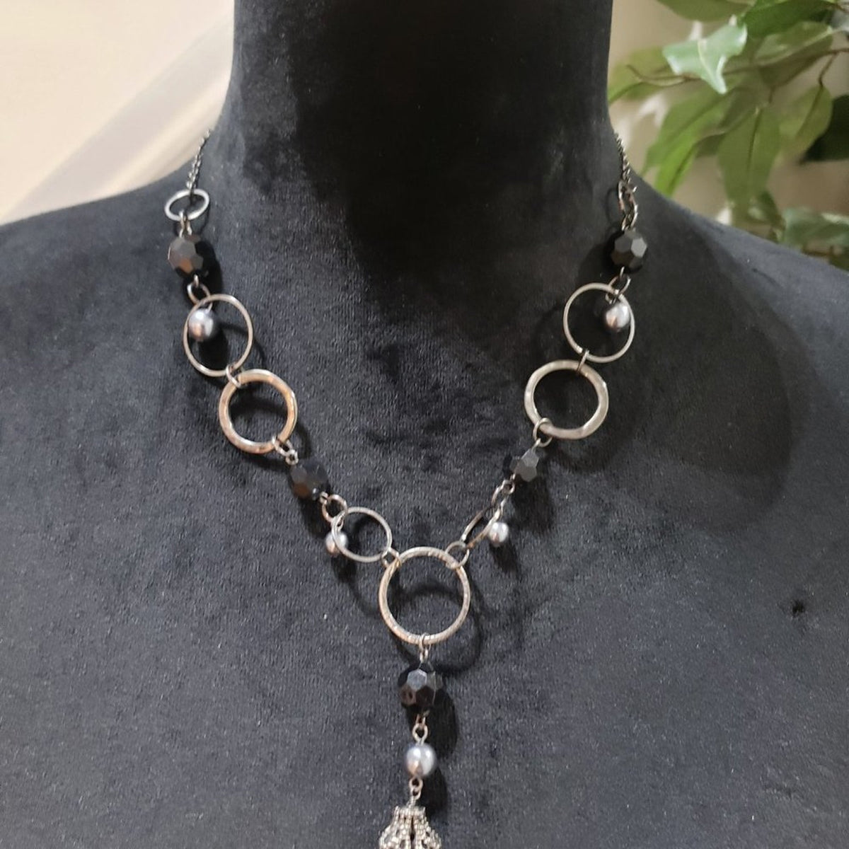 Womens Fashions Black Glass Round Stones Collar Necklace with Lobster Clasp