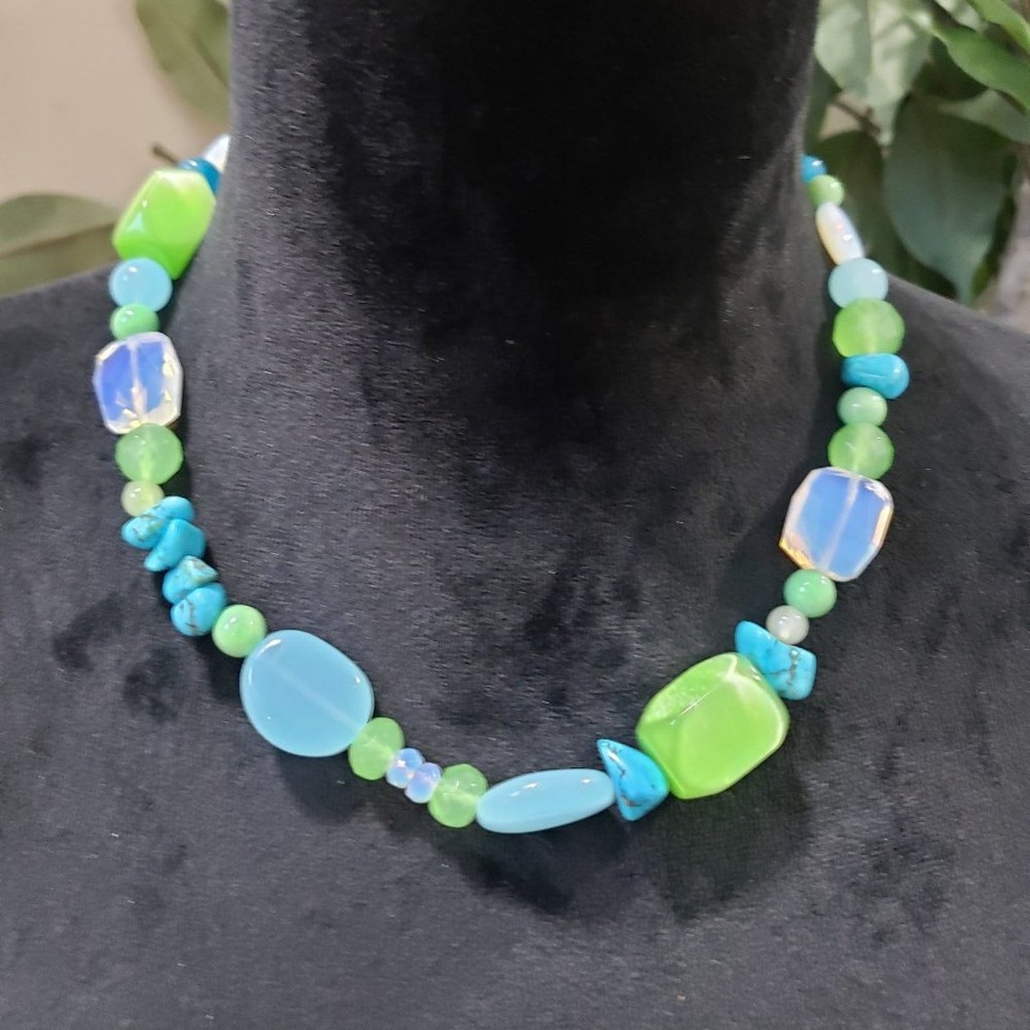 Women's Blue & Green Oval Beaded Pearl Chunky Fashion Jewelry Necklace