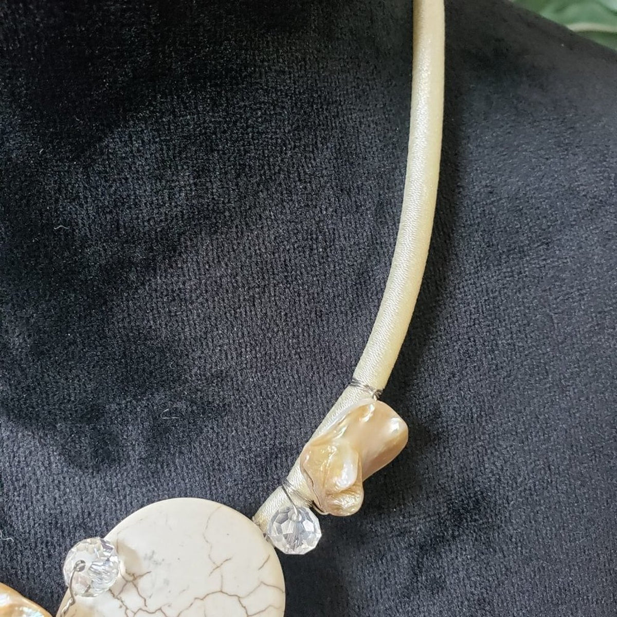 Women's Tan Marbled Style Pearl Flower Round Beaded Necklace