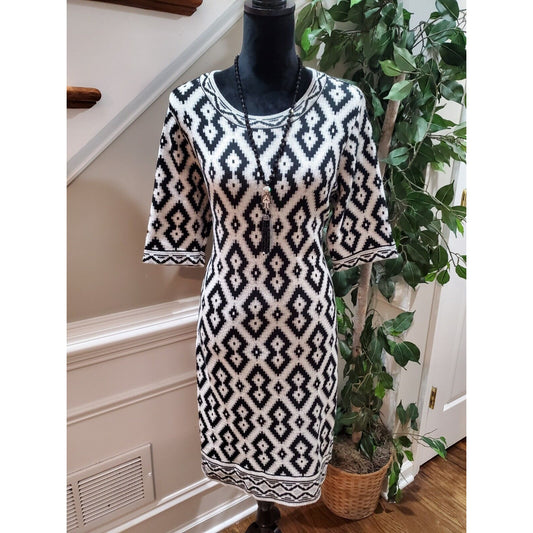 Beige Eci Woman Black & White Sweater Round Neck 3/4 Sleeve Knee Length Dress XL