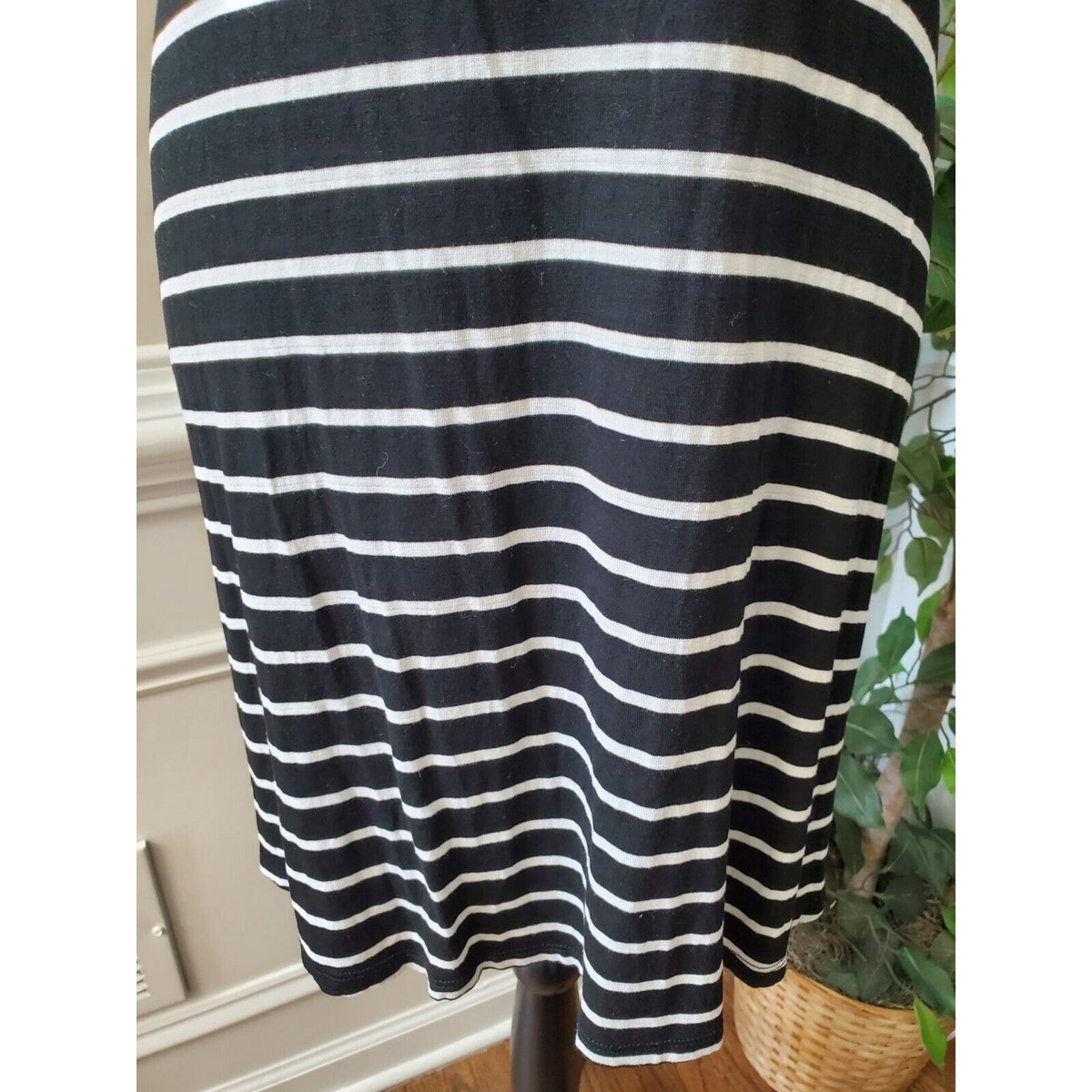 Mossimo Supply Co. Women Black & White Round Neck Knee Length Dress Size M