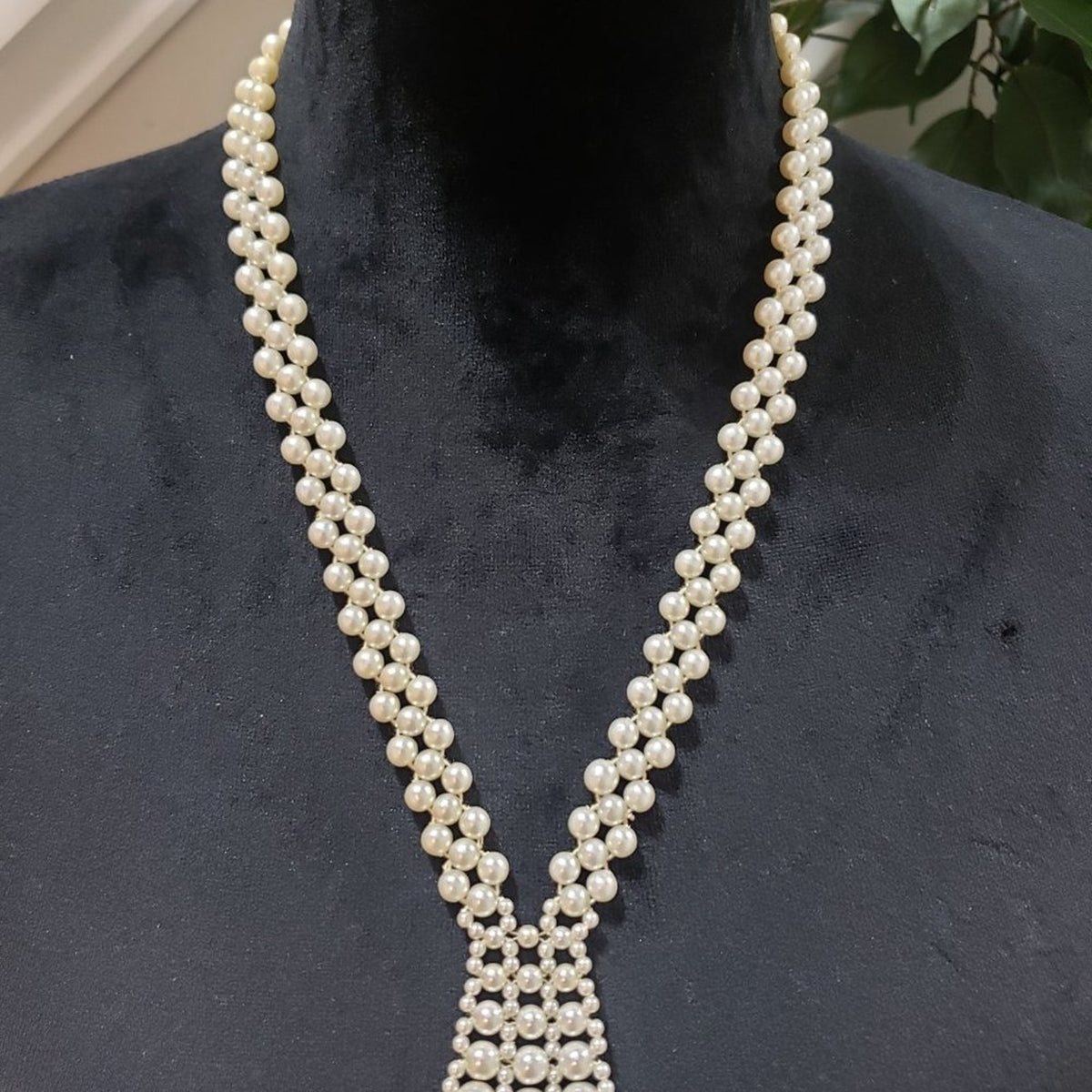 Women's Elegant Fashion Layered Chunky Faux Pearl Collar Necklace with Lobster