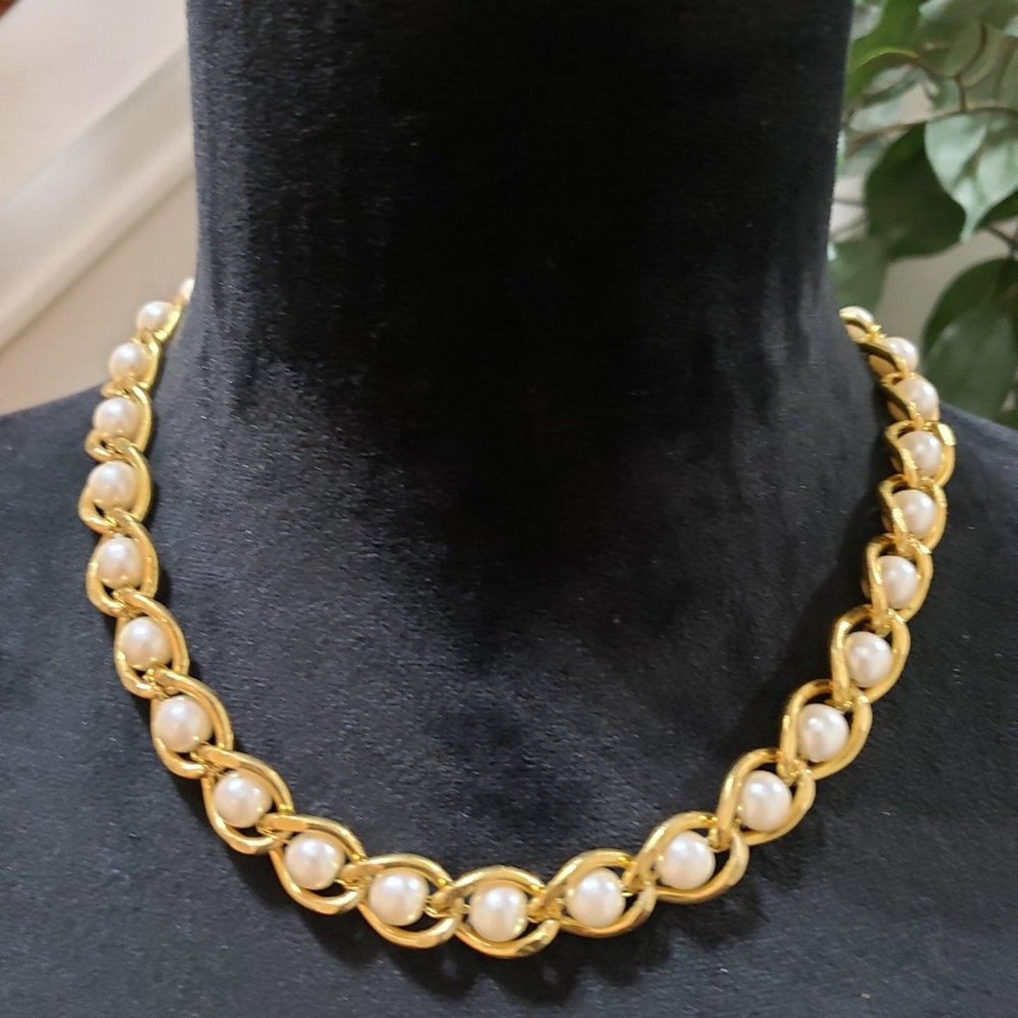 Womens Beautiful Gold Tone Chain Link White Faux Pearl Necklace