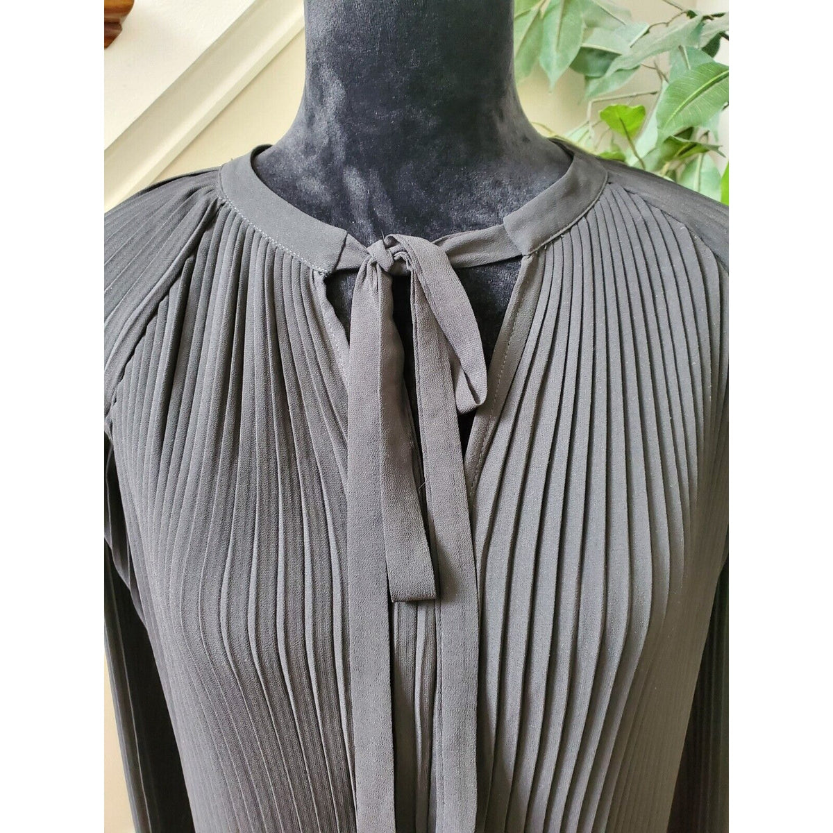 Endless Rose Black Pleated Boho Peasant Long Sleeve Tie Top Blouse Size Small