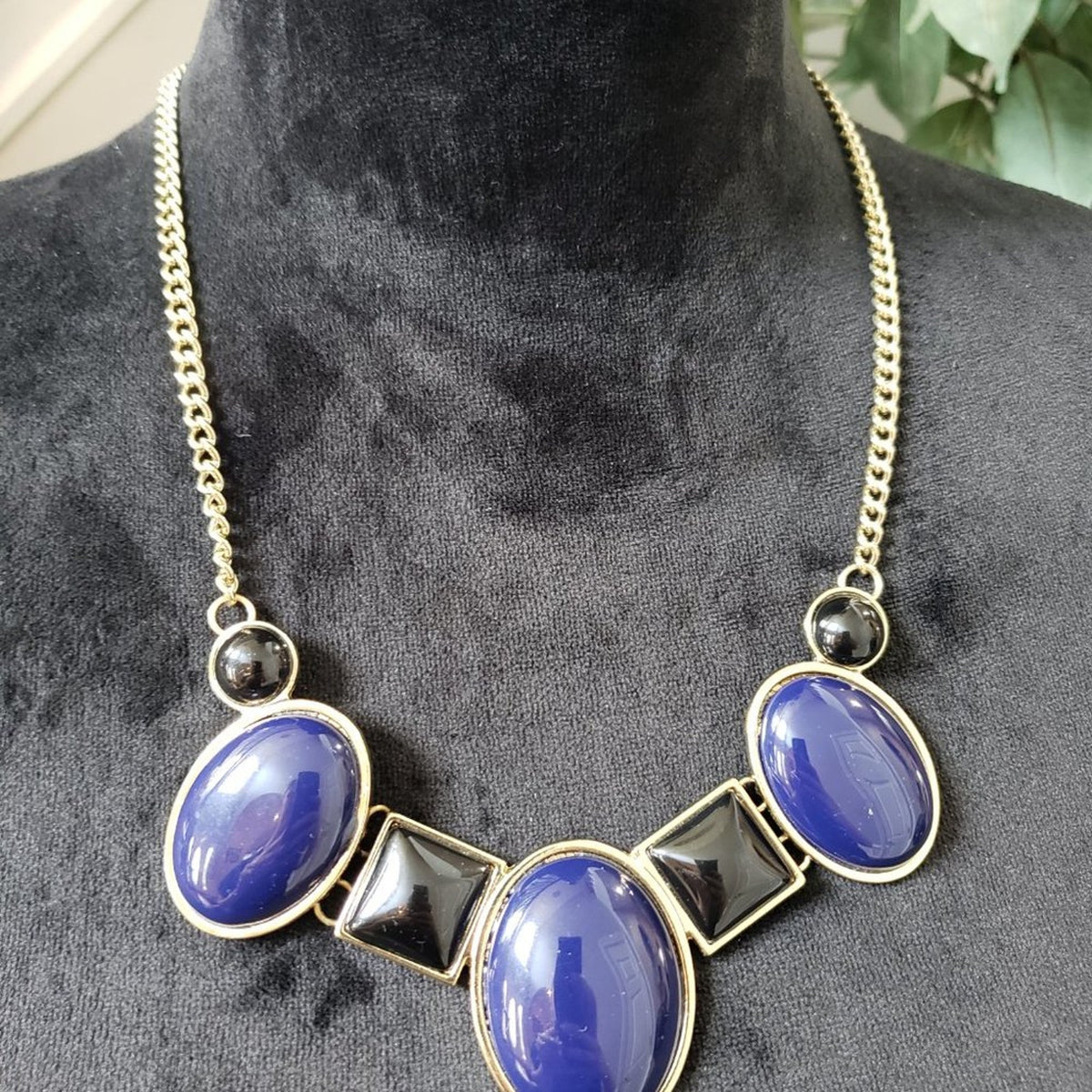 Women's Vintage Gold Tone Blue Oval Shape Beaded Chunky Necklace