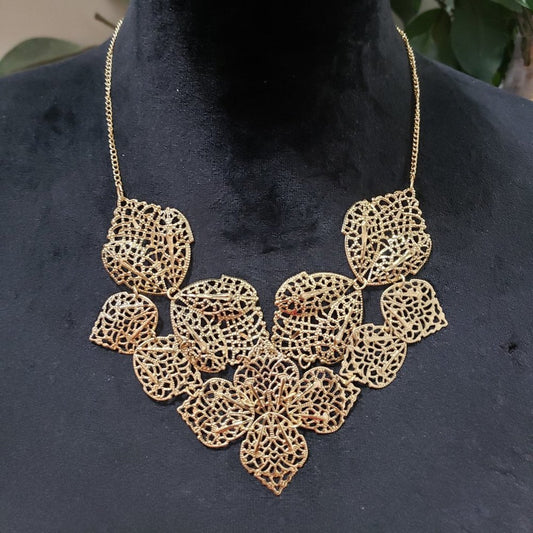Women Vintage Gold Tone Bohemian Delicate Filigree Leaf Motif Statement Necklace