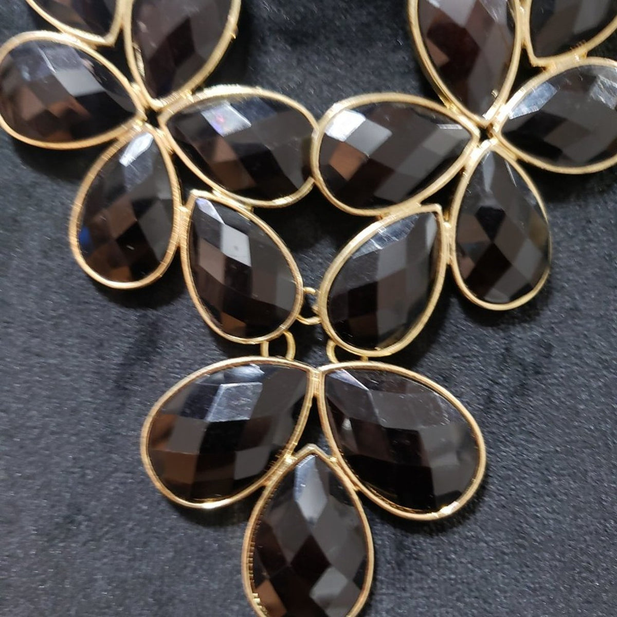 Womens Fashions Black Wrapables Drop Shape Colored Necklace with Lobster Clasp