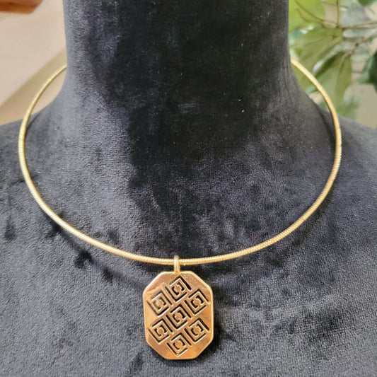 Vintage Gold Tone Liz Claiborne LC Curved Snake Chain Collar Necklace Pendant