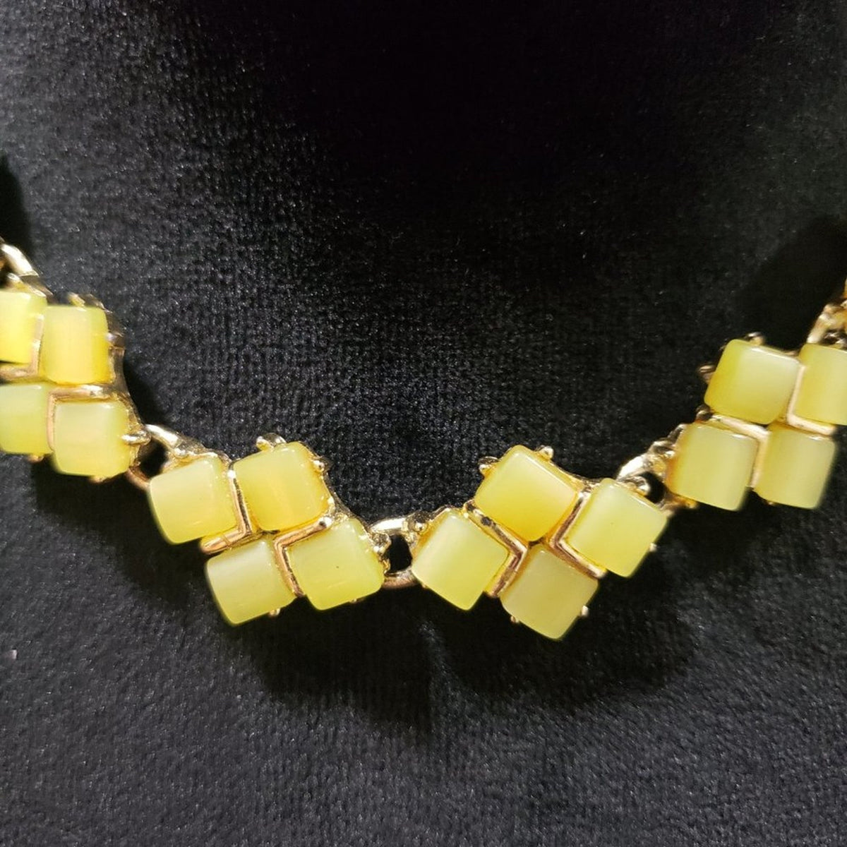 Womens Fashions Yellow Square Shaped Gemstone Collar Necklace with Lobster Clasp