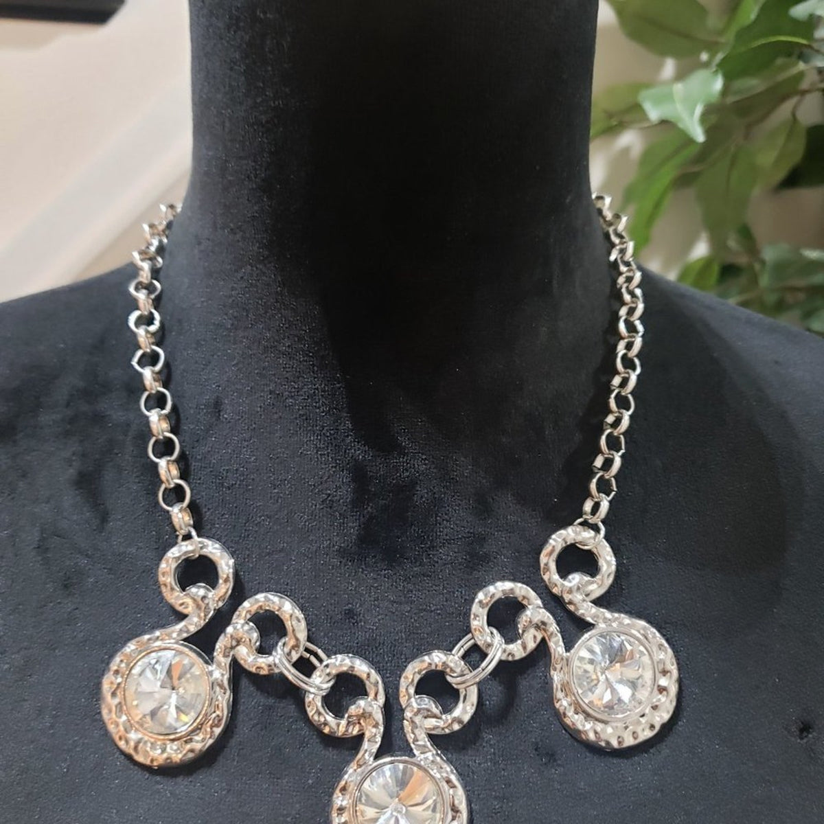 Womens Fashion Silver Hypnotized Glass Stones Collar Necklace with Lobster Clasp