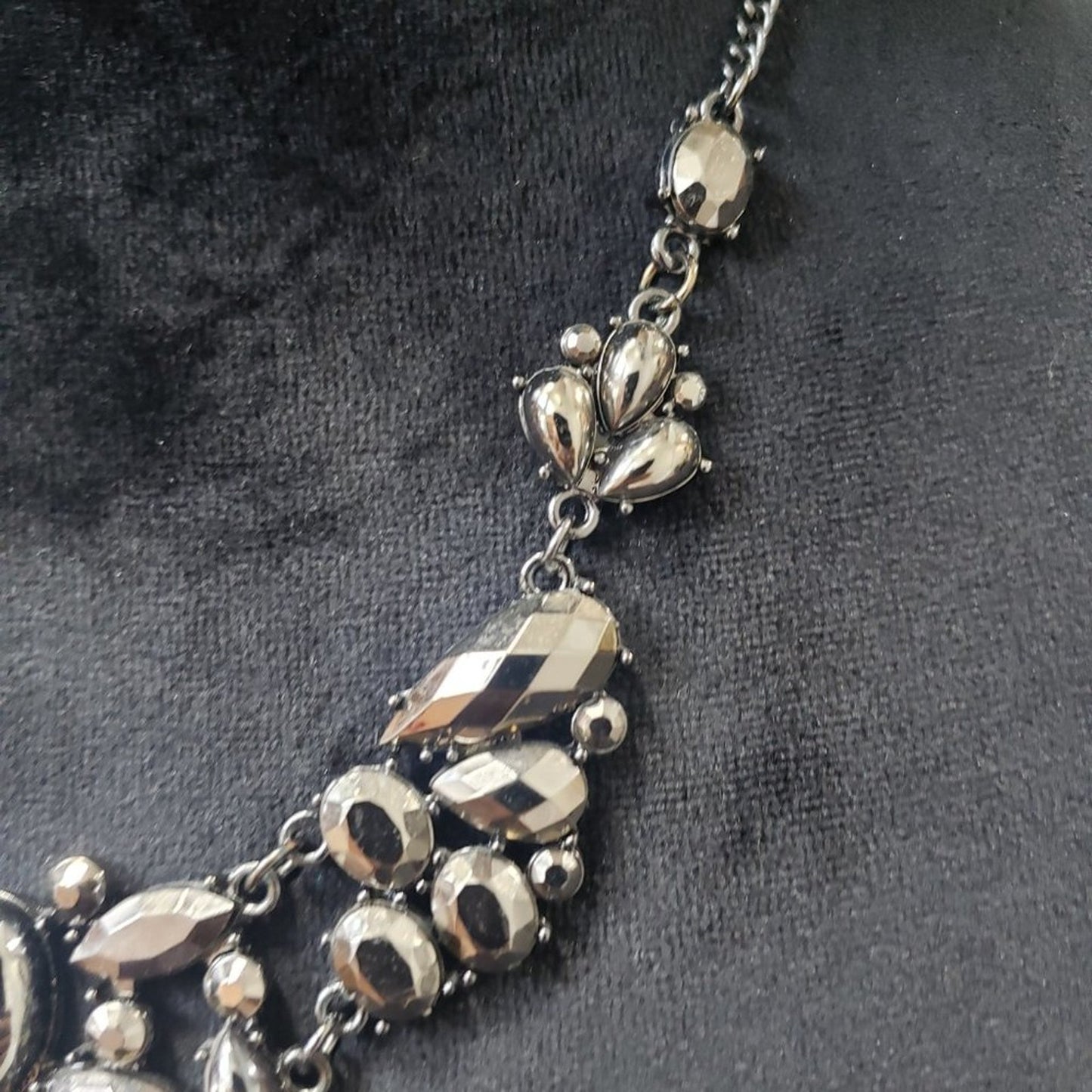 Womens Vintage Brass Tone Rhinestone Beaded Statement Necklace with Lobster Clas