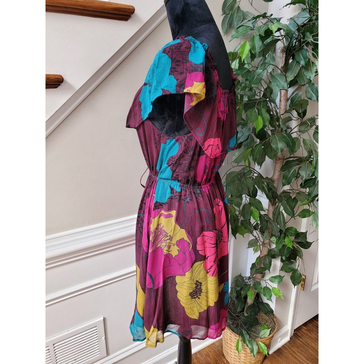 Flounce Women's Multicolor Floral Silk Round Neck Sleeveless Knee Length Dress M