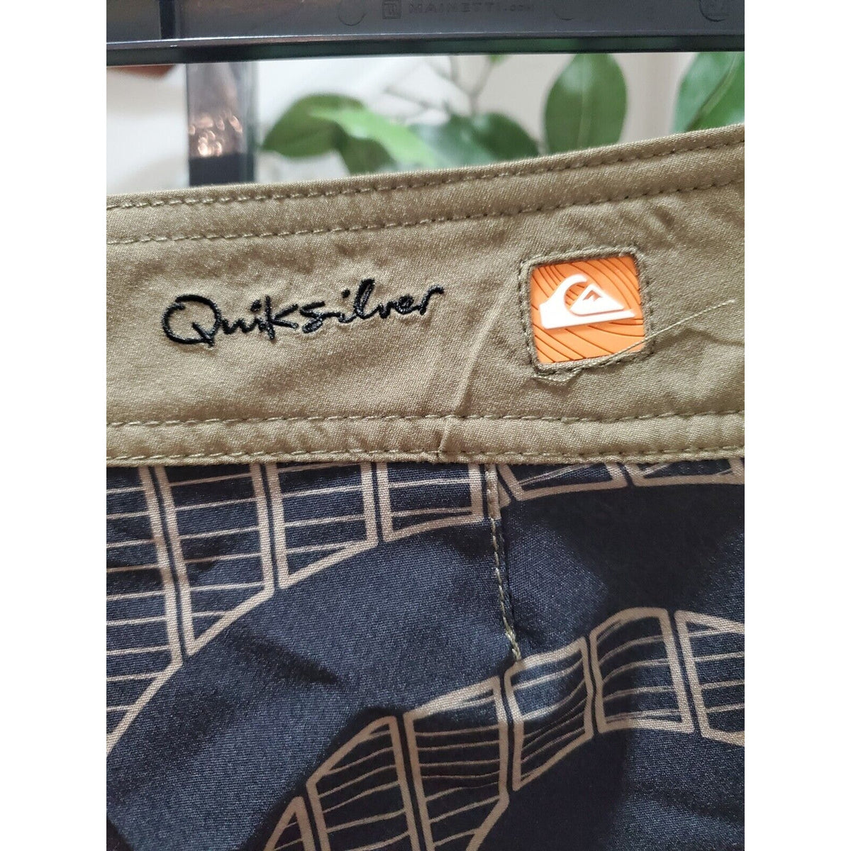Quicksilver Men Beige & Black Polyester Pull On Stretch Swimwear Shorts Size 32