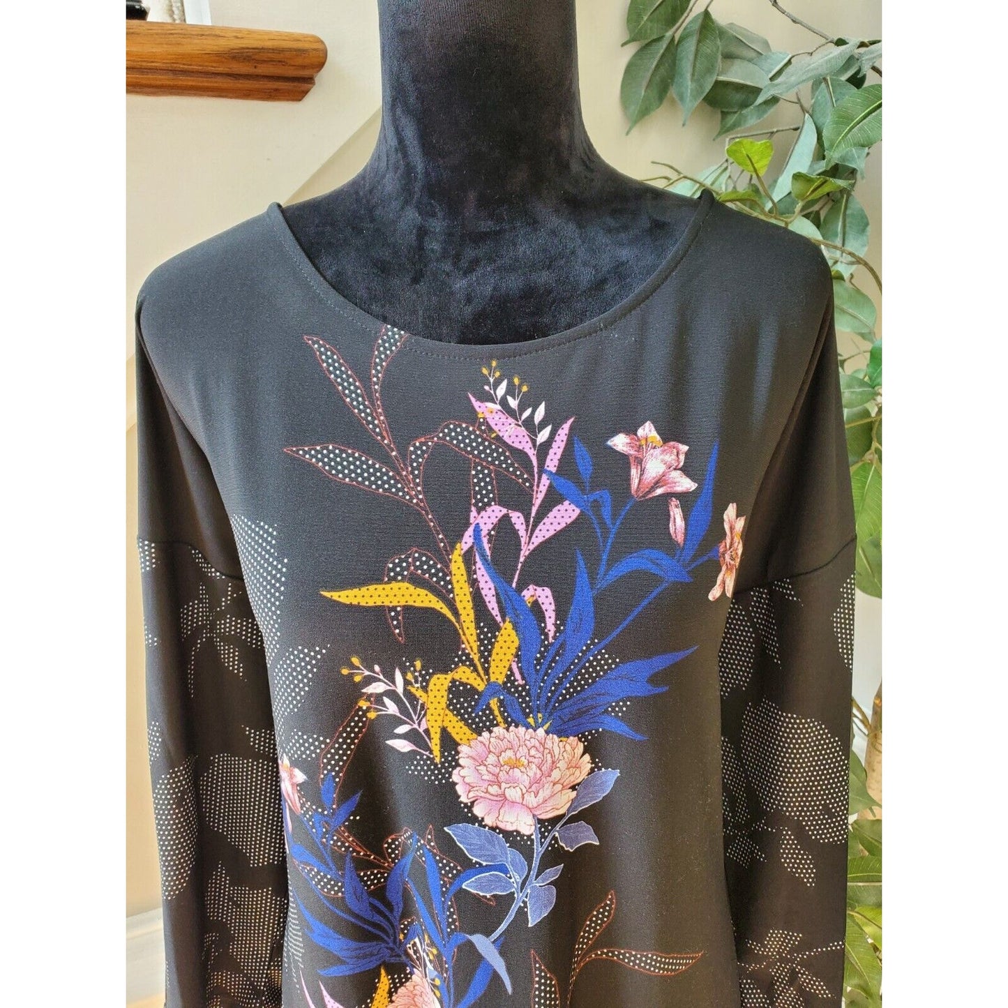 Avenue Women Black Polyester Round Neck Long Sleeve Casual Top Blouse Size 18/20