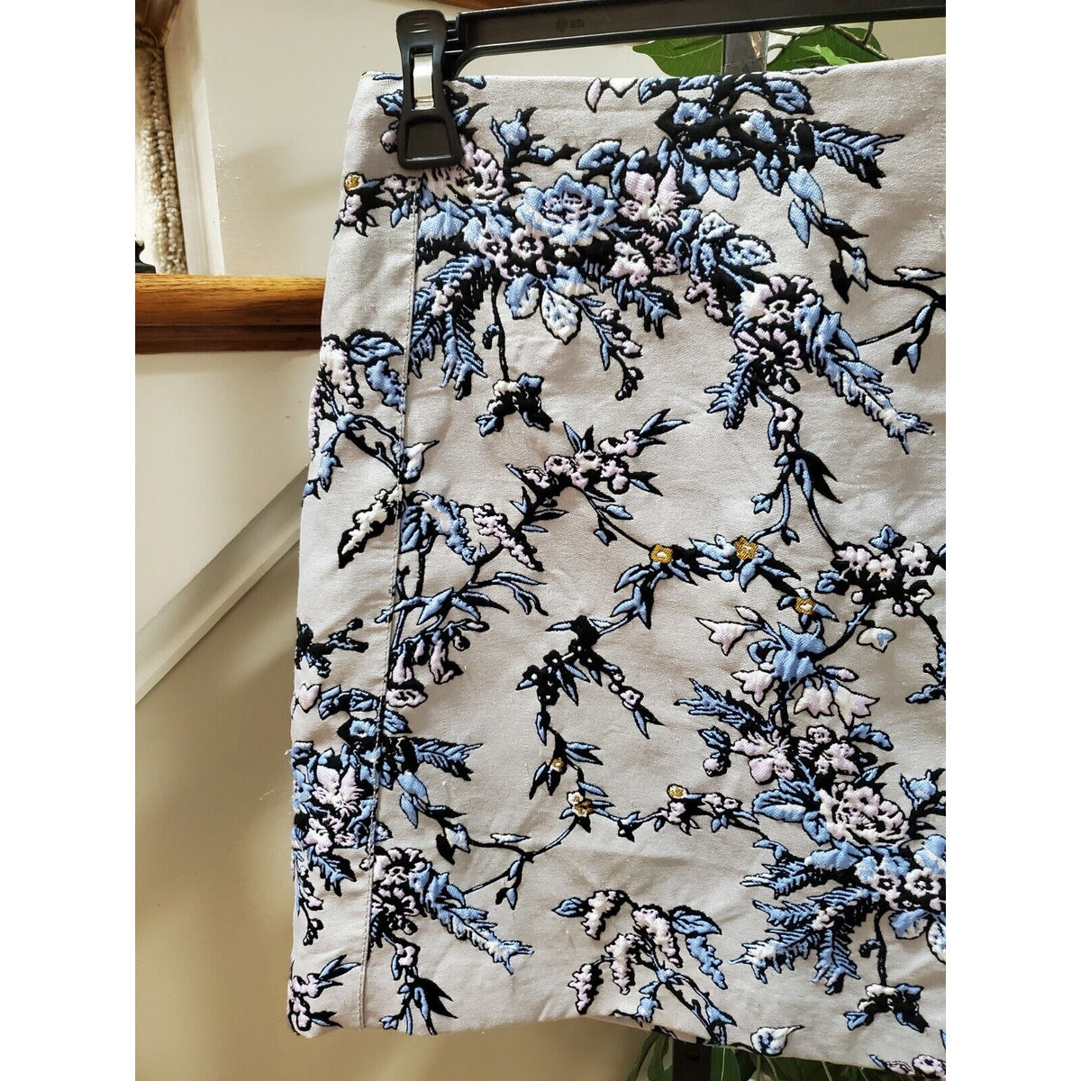 LOFT Womens Gray Blue Floral Embroidered Mini Pencil Skirt Back Zipper Size 0