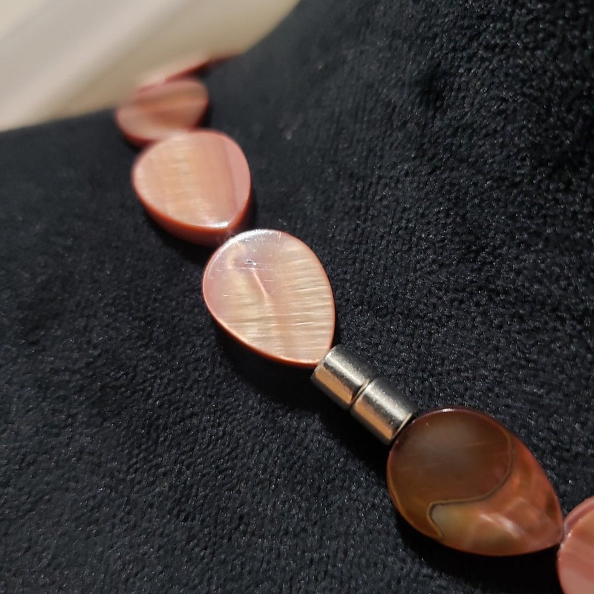 Womens Fashions Brown Beaded Coral Shell Necklace Jewelry with Barrel Clasp