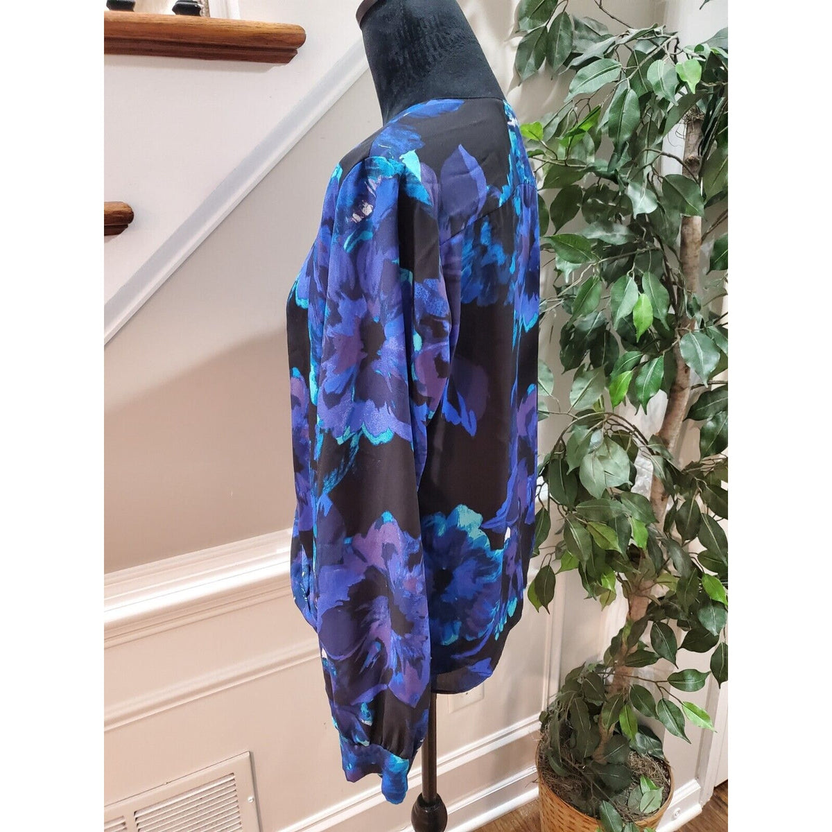 Ann Taylor Women's Floral Polyester V-Neck Long Sleeve Casual Top Blouse Size M