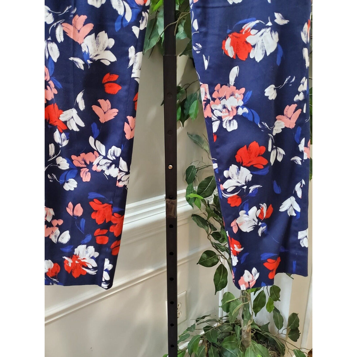 Banana Republic Women's Blue Floral Casual High Rise Straight Leg Pants Size 4
