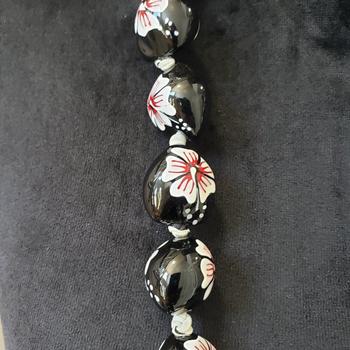 Womens Fashions Black Hibiscus Flowers on Kukui Nut Hawaiian Teardrop Necklace
