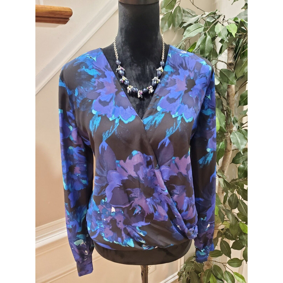 Ann Taylor Women's Floral Polyester V-Neck Long Sleeve Casual Top Blouse Size M