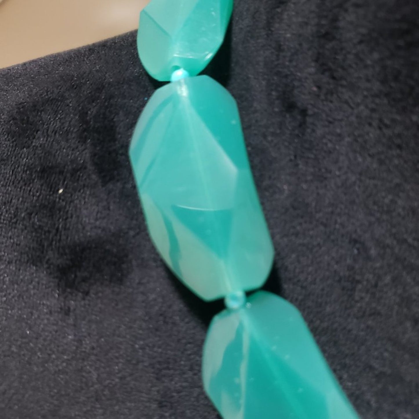 Cookie Lee Womens Faceted Large Blue Chunky Acrylic Beads Choker Necklace