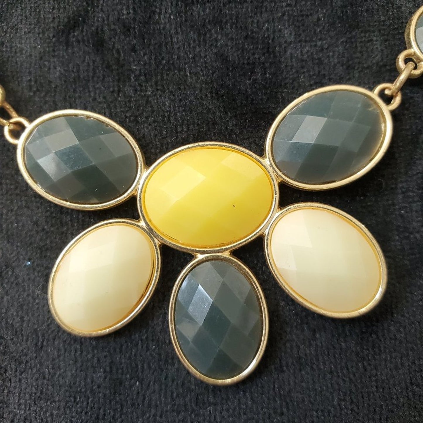 Women's Vintage Charming Charlie Ivory/Gray Tone Statement Necklace