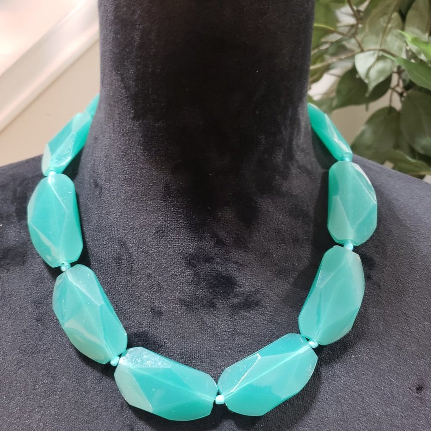 Cookie Lee Womens Faceted Large Blue Chunky Acrylic Beads Choker Necklace