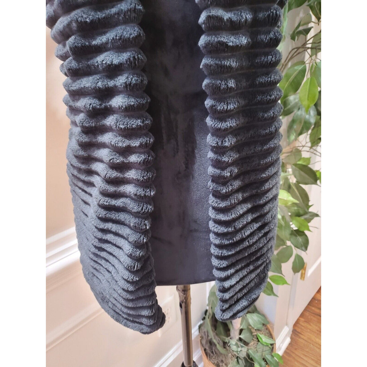 Women's Black 100% Polyester Faux Fur Sleeveless Casual Vest Jackets