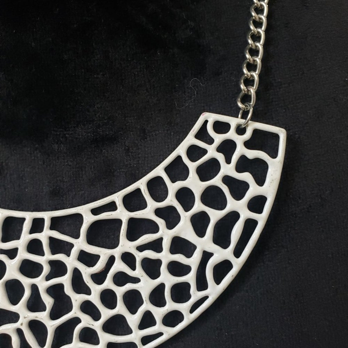 Women's White Geometric Cutout Metal Collar with Silver Chain Necklace