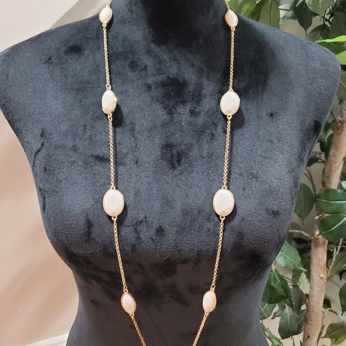 Women's White Round Beaded Link Chain Fashion Pendant Necklace