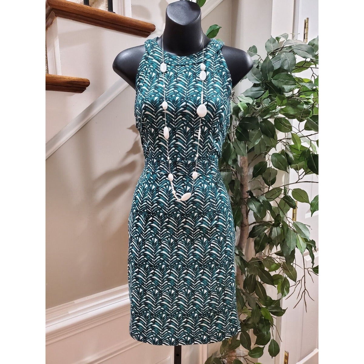 Women's Green & White Polyester Round Neck Sleeveless Knee Length Dress Size S