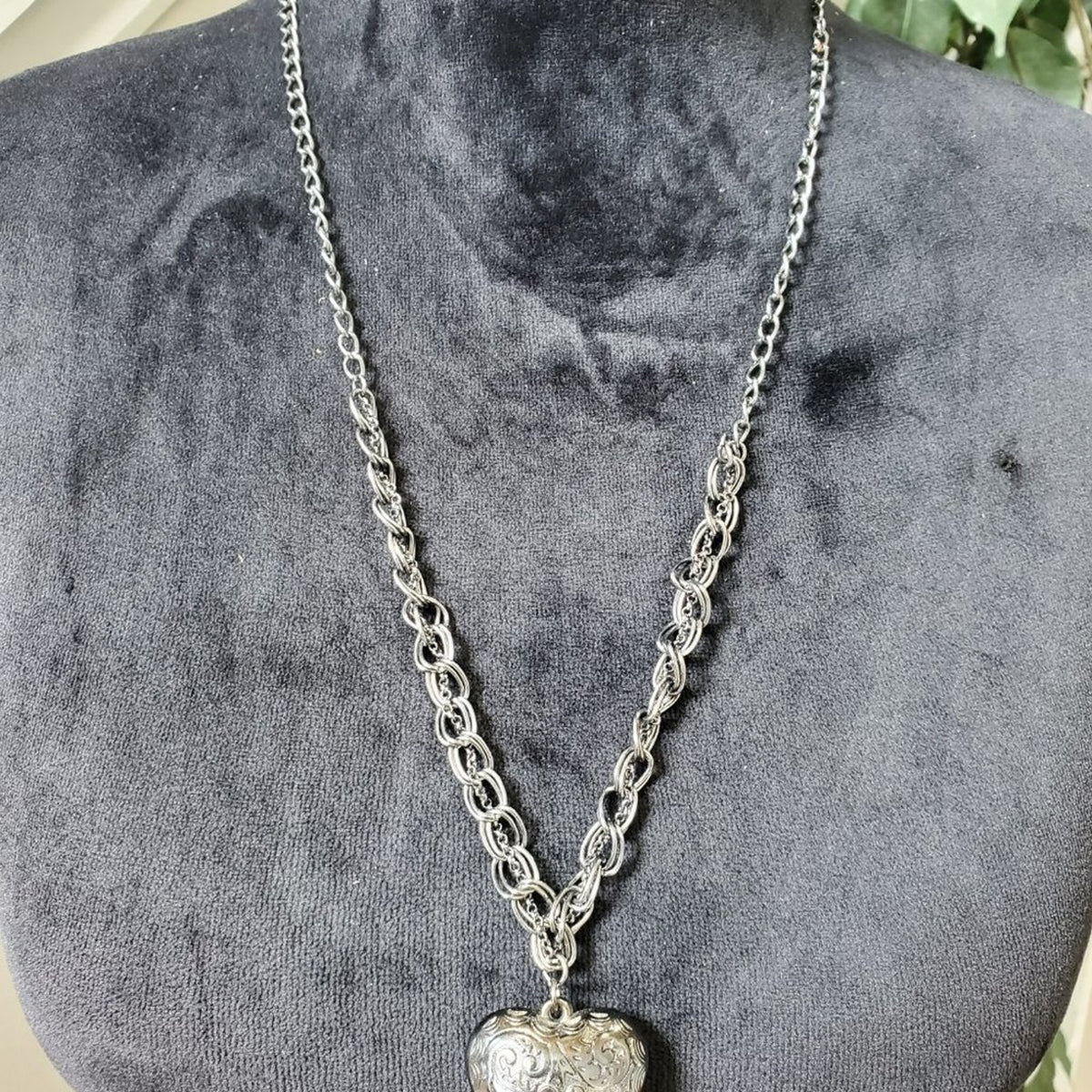 Womens Silver Tone Heart Shaped Chain with Lobster Clasp Jewelry Necklace