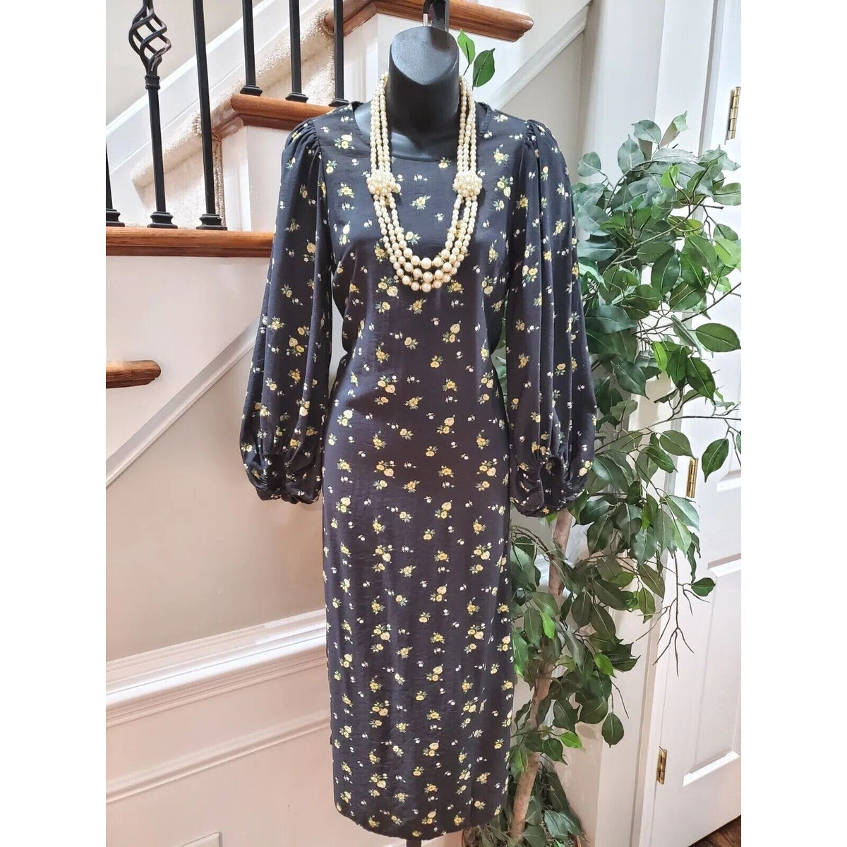 H&M Women Black Floral Viscose Round Neck Long Sleeve Knee Length Dress Size XS