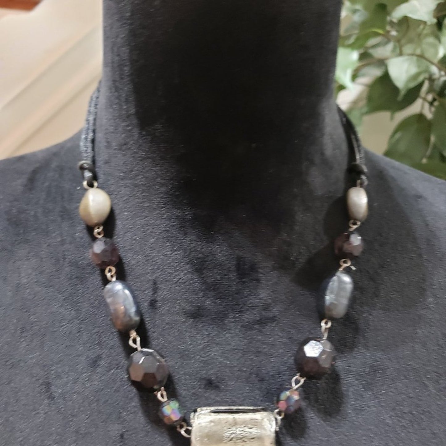Women’s Black Round Beaded Fashion Choker Necklace