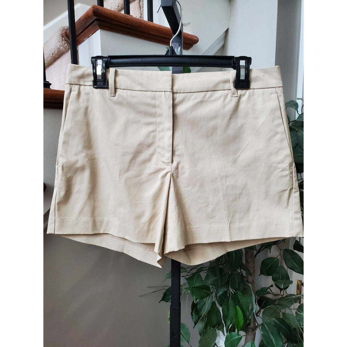 Ann Taylor The City Beige Khaki Solid Mid Rise Flat Front Chino Shorts 8 Petite