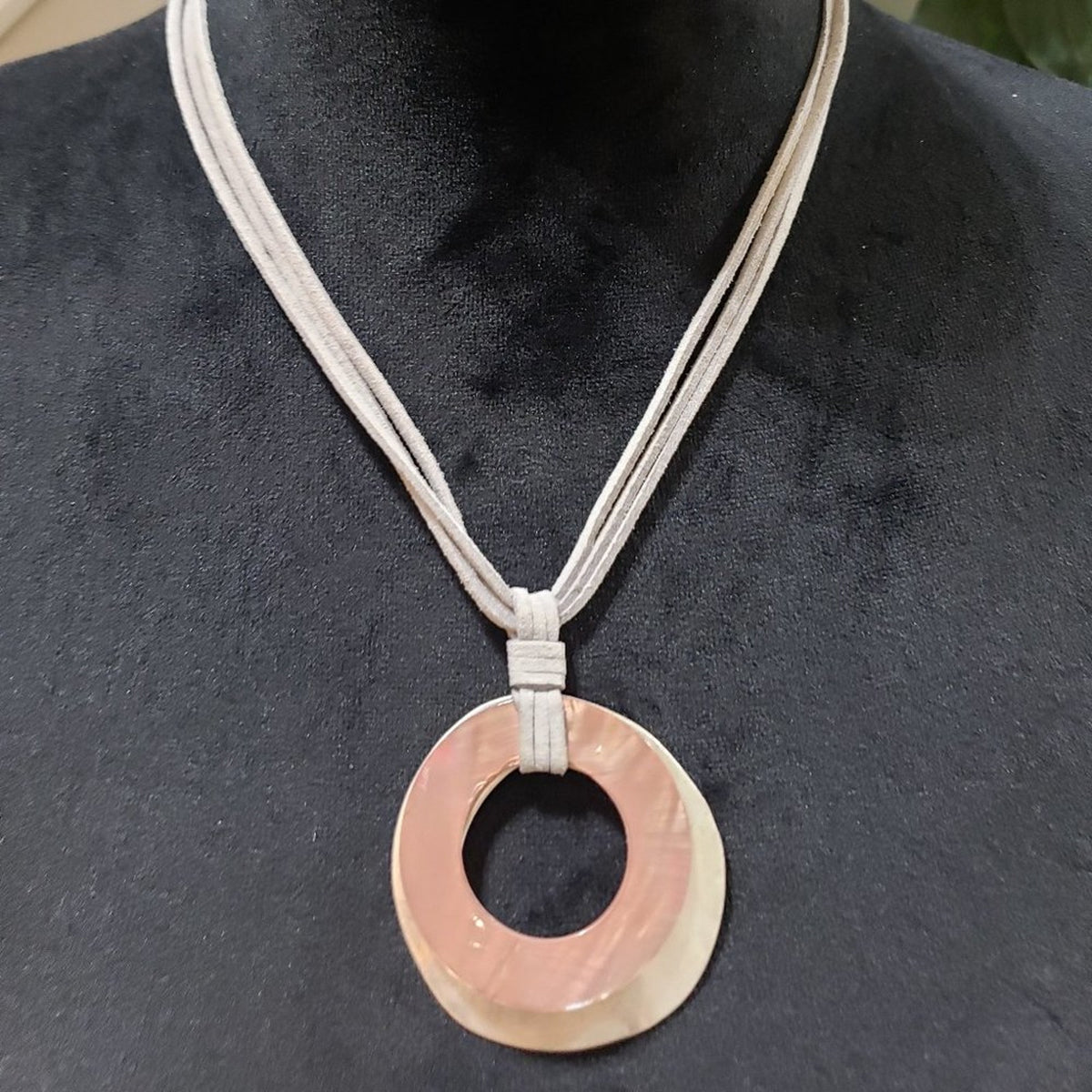 Women's Gold-Tone Disc Pendant Choker Necklace
