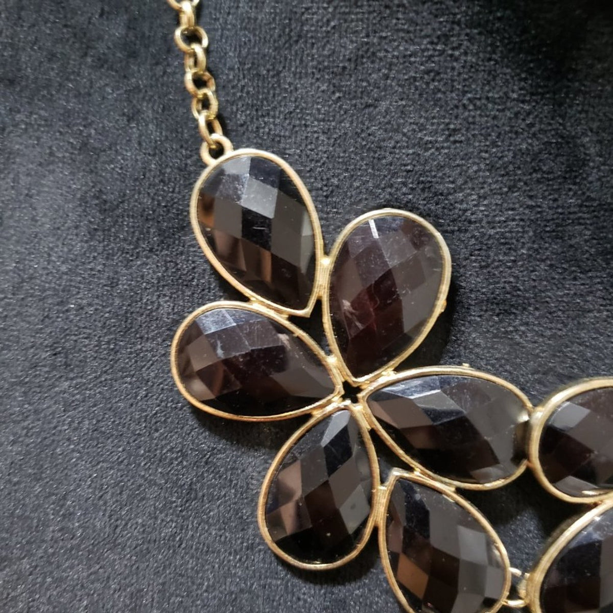Womens Fashions Black Wrapables Drop Shape Colored Necklace with Lobster Clasp