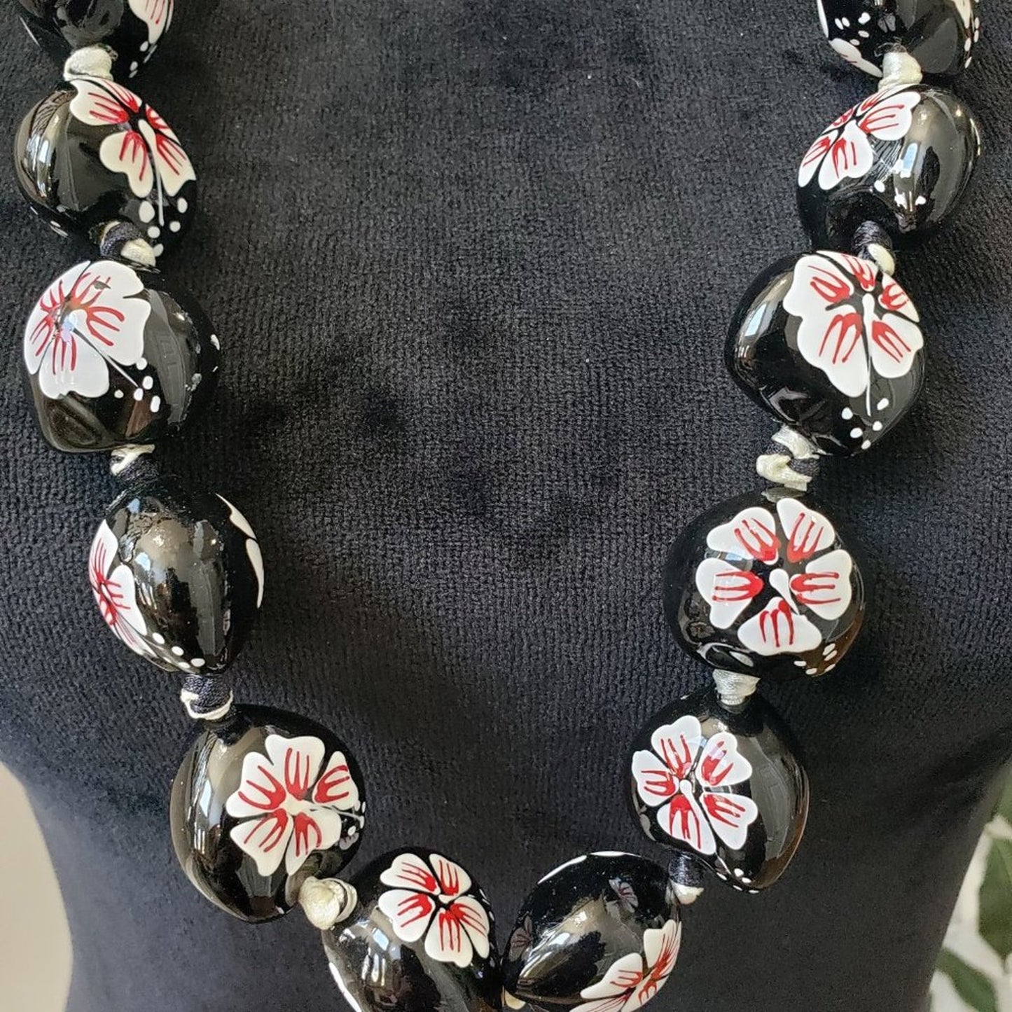 Womens Fashions Black Hibiscus Flowers on Kukui Nut Hawaiian Teardrop Necklace