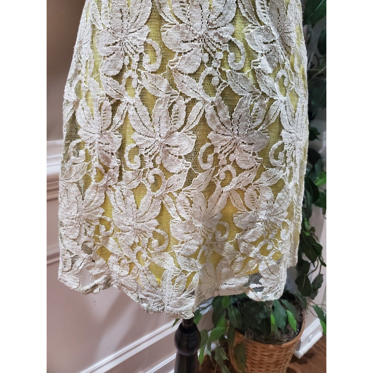 Glam Yellow Lace Overlay Floral Cotton Keyhole Back Knee Length Dress Medium