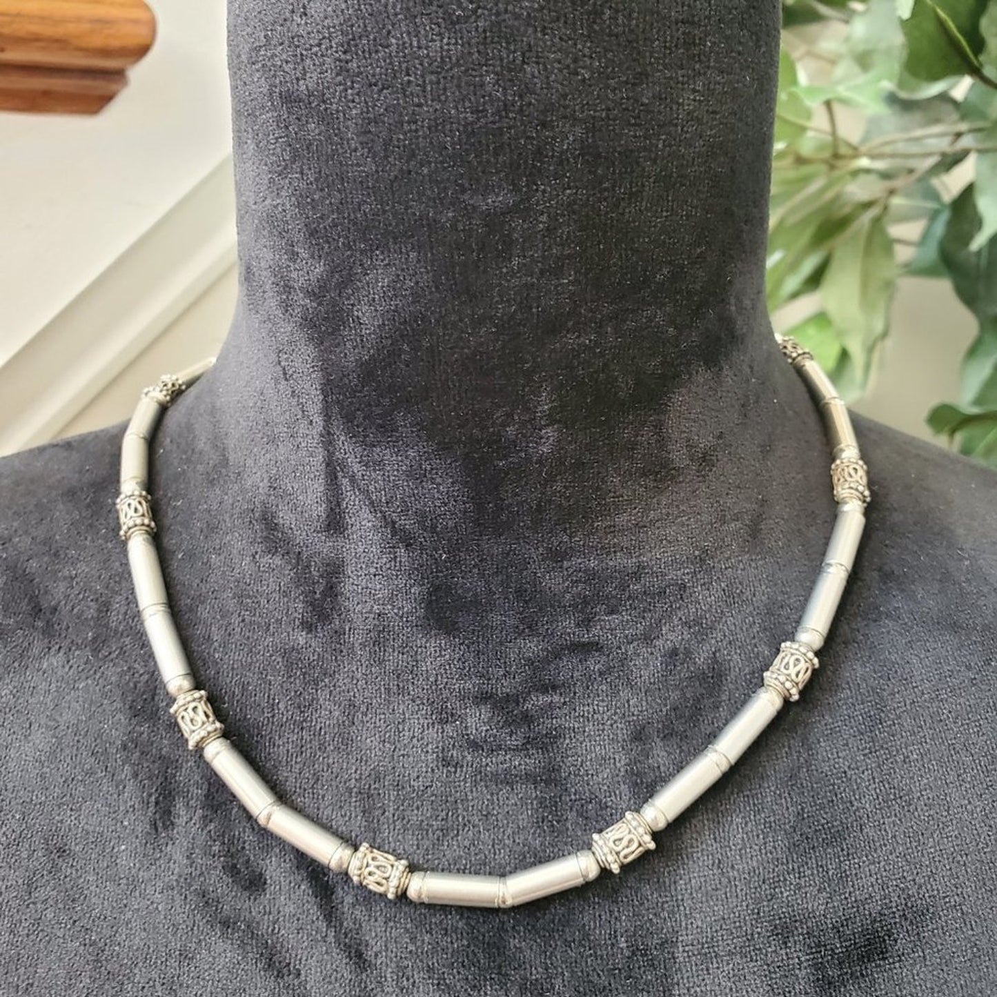 Women's Silver Tone Metal Tube Flower Link Choker Necklace
