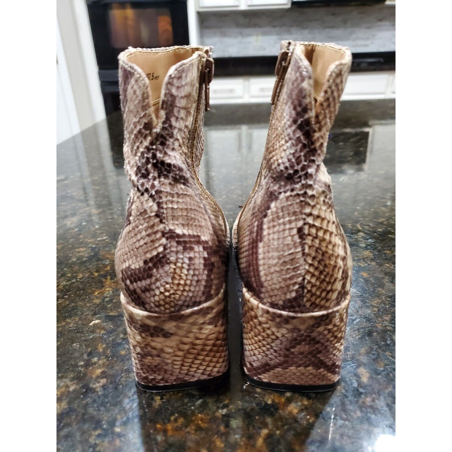 Chinese Laundry Womens Davinna Taupe Ankle Boots Shoes Medium Faux Snake US 7