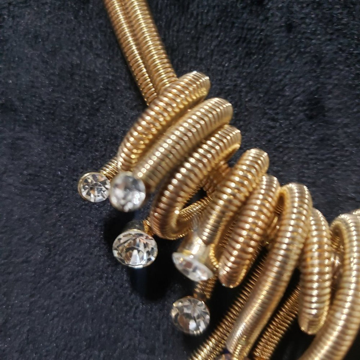 Traci Lynn Womens Unwind Gold Tone Rhinestone Statement Fashion Necklace